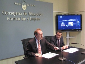 El consejero de Educacin, Formacin y Empleo, Constantino Sotoca, acompaado del director general de Recursos Humanos y Calidad Educativa, Joaqun Buenda