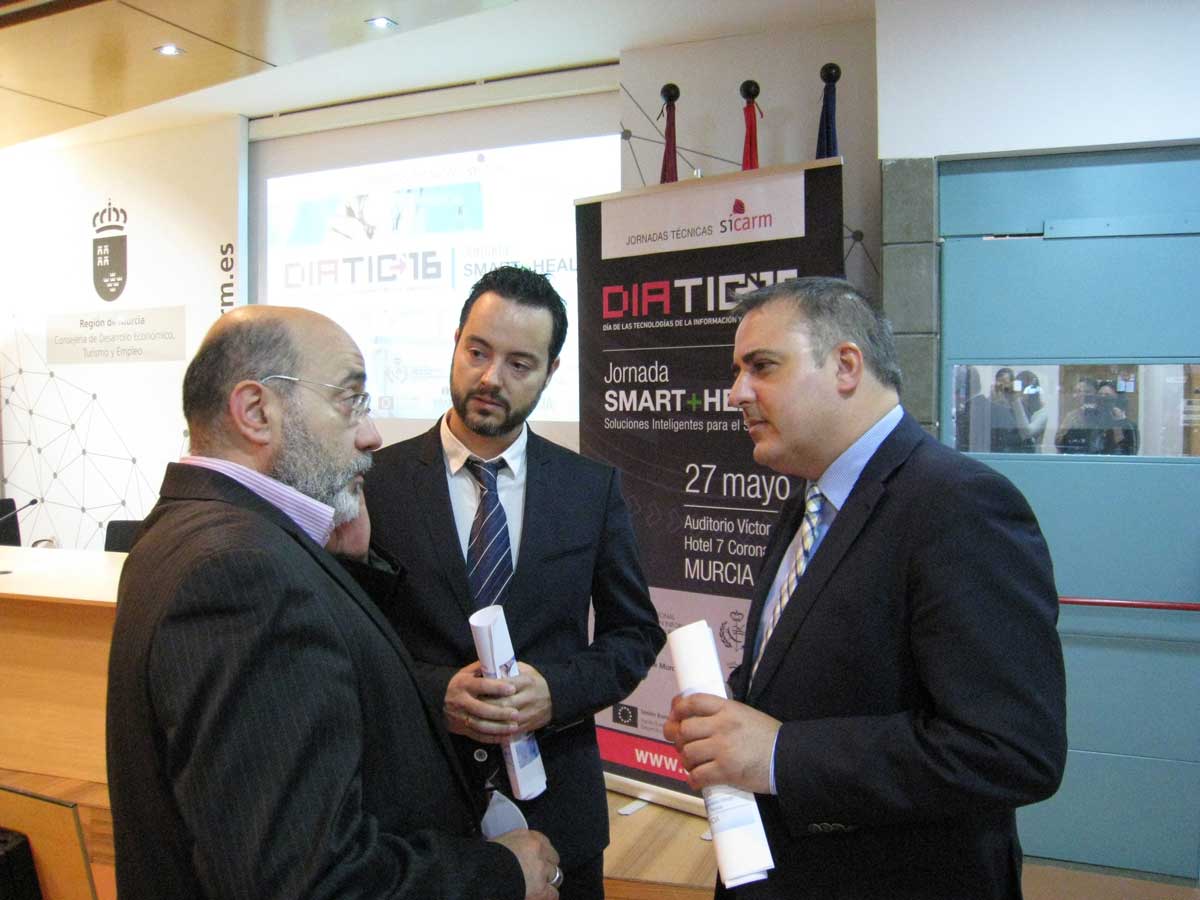 El director general de Simplificaci�n de la Actividad Empresarial y Econom�a Digital, Francisco Abril junto a Celestino Avil�s y Jes�s Mart�nez