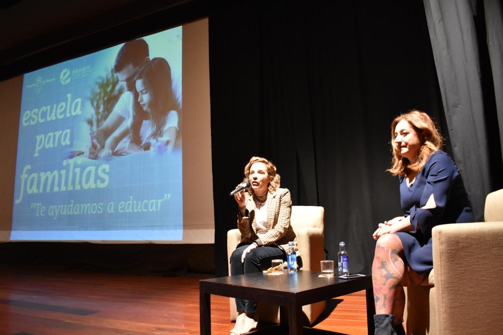 Adela Martnez-Cach, en la presentacin del programa 'Escuela para Familias'