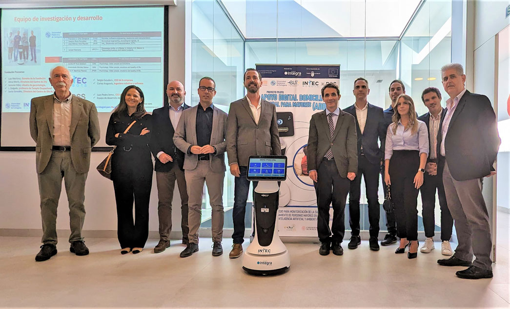 El director general de Transformacin Digital, Javier Martnez Gilabert, en la presentacin del proyecto piloto en la Fundacin Poncemar de mejora de la calidad de vida de los mayores