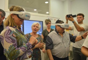 La consejera de Poltica Social, Familias e Igualdad, Conchita Ruiz, durante el acto de entrega de las primeras gafas virtuales a Afade, Poncemar y Airemar