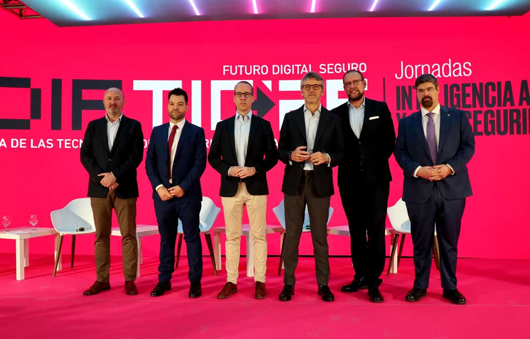 Un momento de la inauguracin de las jornadas sobre ciberseguridad e inteligencia artificial Diatic25