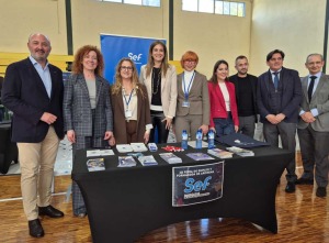Joaqu�n Ruiz (i) de la Fundaci�n Integra, la directora general del SEF, Pilar Valero, durante su visita, junto a la alcaldesa de Archena, Patricia Fern�ndez