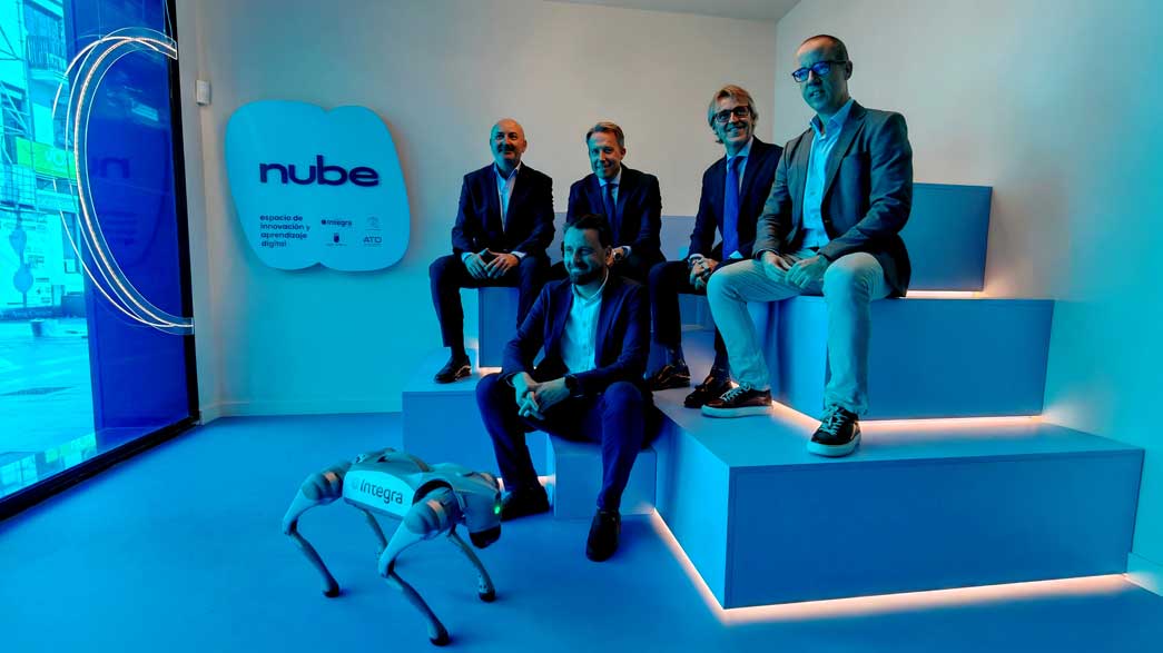 El consejero de Transformaci�n Digital y el alcalde de Lorca inauguran el Centro Nube de Lorca
