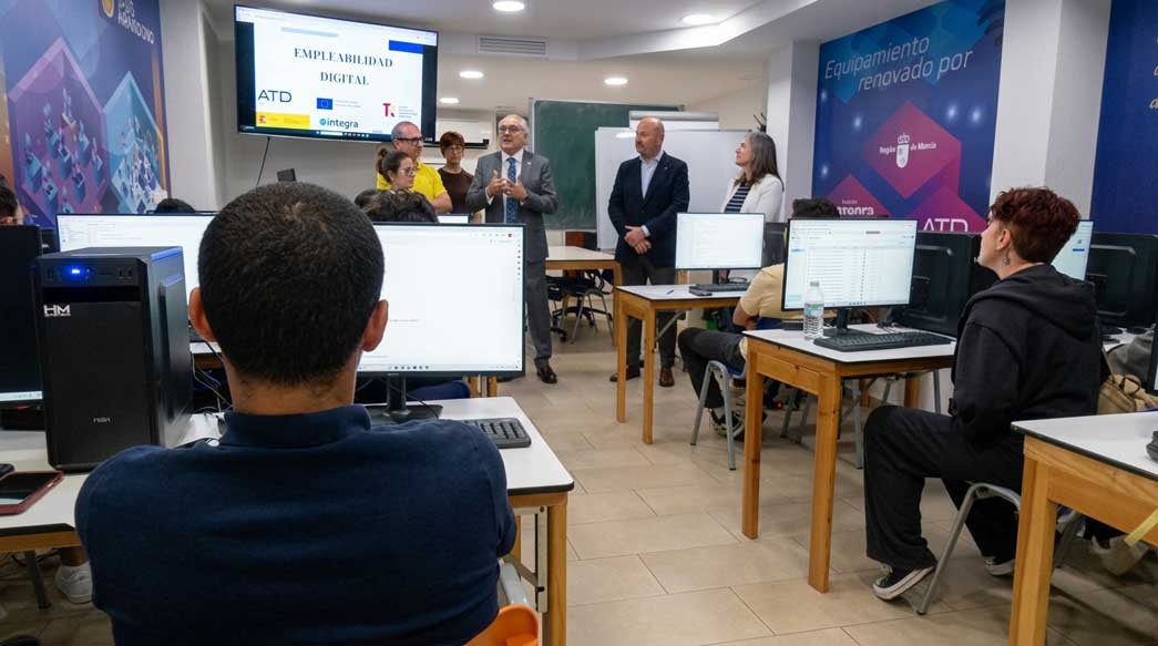 Visita al aula de formaci�n de Jes�s Abandonado