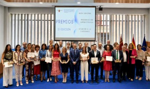 Imagen de los premiados y la directora general de Calidad, Simplificaci�n Administrativa e Inspecci�n de Servicios, Patricia Mart�nez, durante la entrega de galardones.
