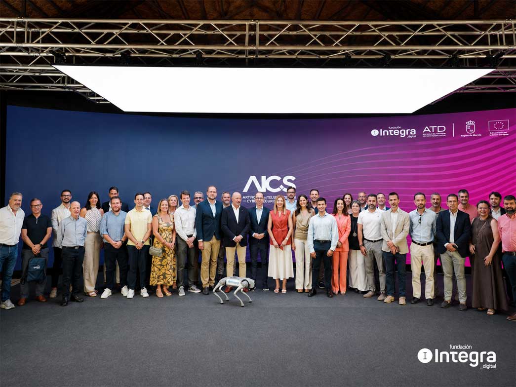 Foto de familia durante la presentaci�n del congreso