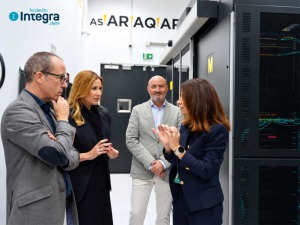 La consejera Marisa L�pez Arag�n junto a Javier Mart�nez  y el gerente de Fundaci�n Integra, Joaqu�n Ruiz; y la directora de Kumo 